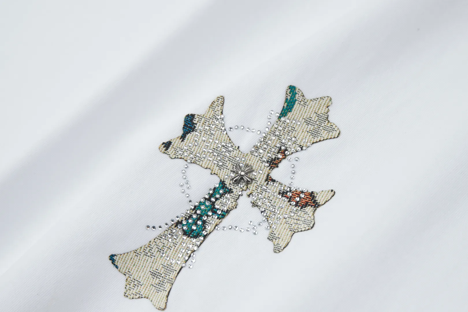 🅿️220 ✨CH✨🆕25SS Spring and Summer New Style Croix Heart ✝ Shelf logo patch hot rhinestone short sleeves Light luxury essential item for daily commuting for men and women Correct version Welcome to compare Detailed features · 260g 100% pure cotton double yarn jersey fabric · Special thickened 32 pieces of double-stranded 1X1 thread in the same vat · Double-needle stitching across seams · Original main mark, washed tag, branded moisture-proof paper packaging Color: White/Black/ Size: S/M/L/XL